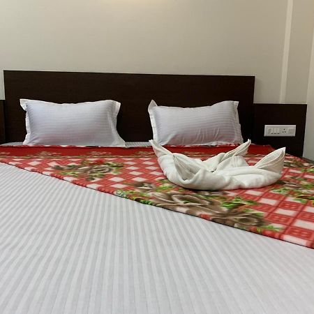 Strategic Inn 普里 外观 照片